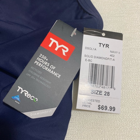 TYR Sport Women's TYReco Solid Diamondfit-A One-Piece Swimsuit - Picture 4 of 6